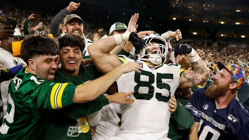 Packers vs. Commanders Takeaways: Jordan Love, Micah Parsons, Tucker Kraft Shine in Green Bay's Statement Win
